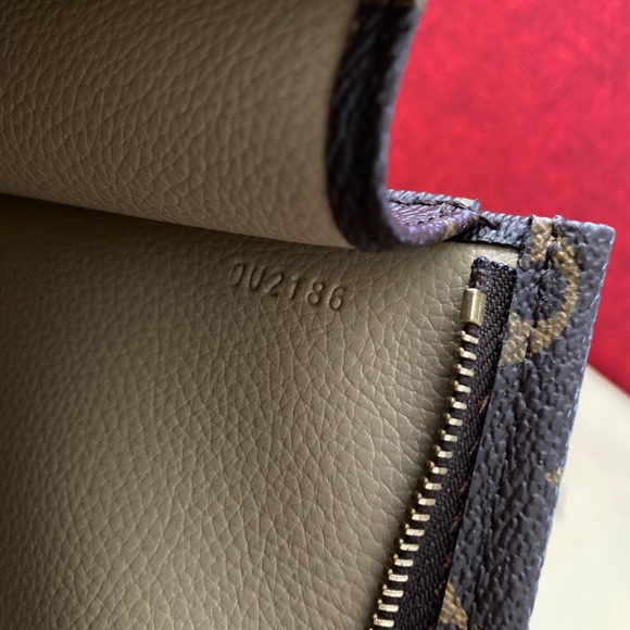 Louis Vuitton Limited Edition Monogram Toiletry 26 - Picture 5 of 7